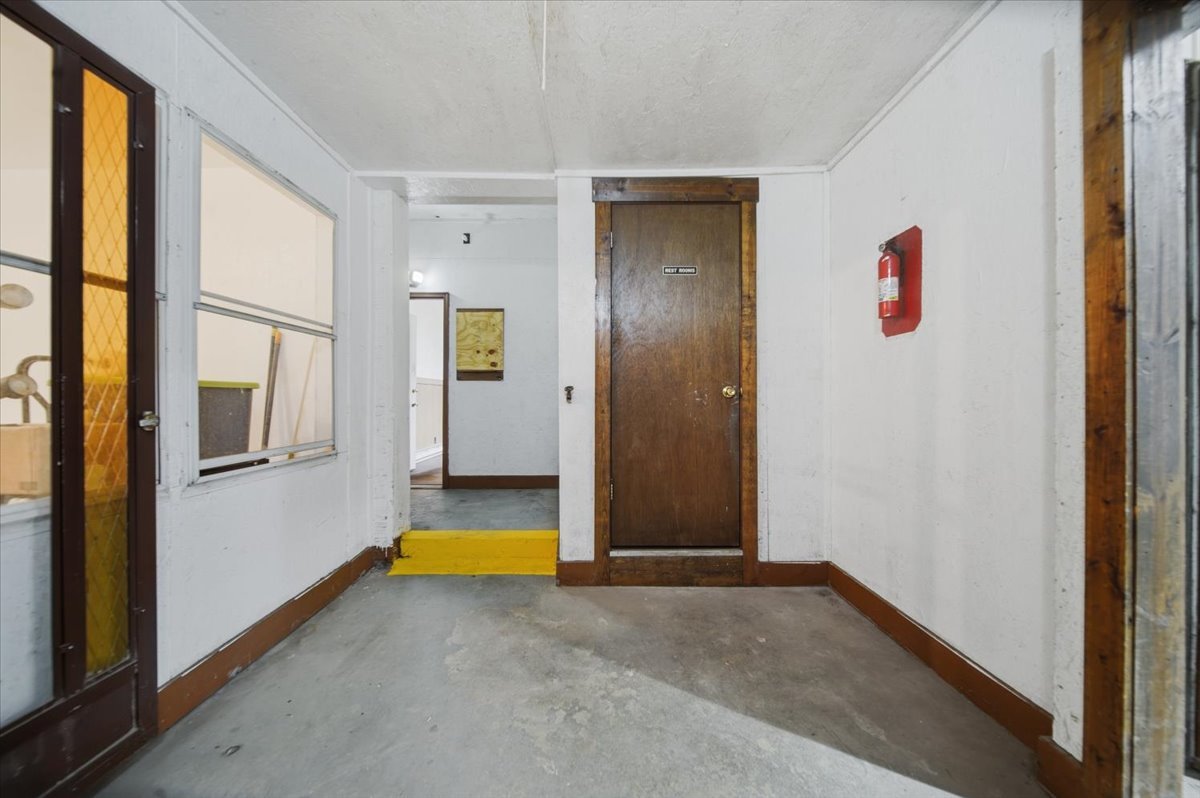 300 Ave A Property Photo 14