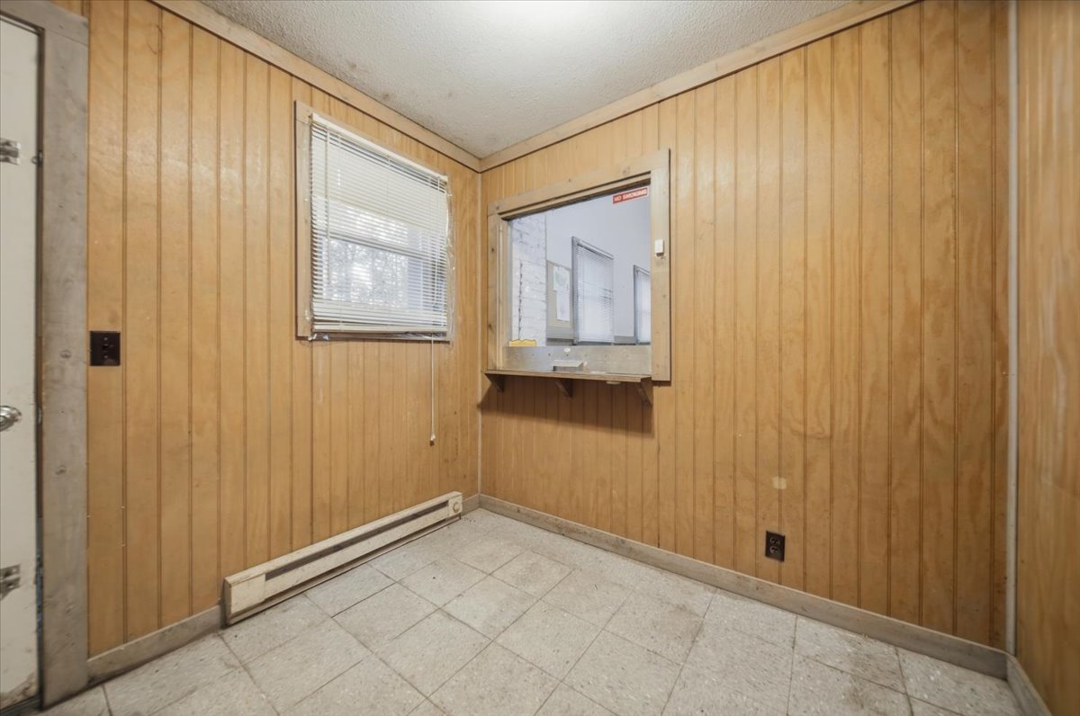 300 Ave A Property Photo 15