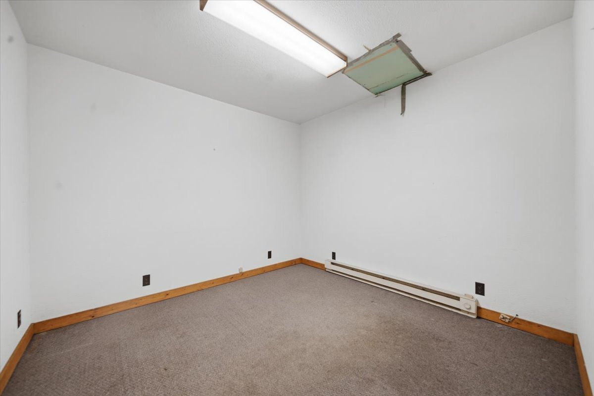 300 Ave A Property Photo 17