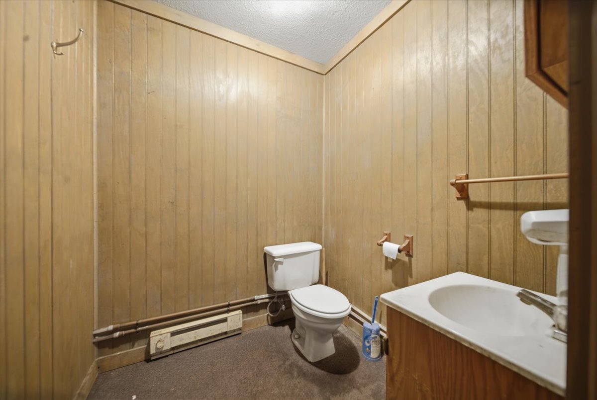 300 Ave A Property Photo 18