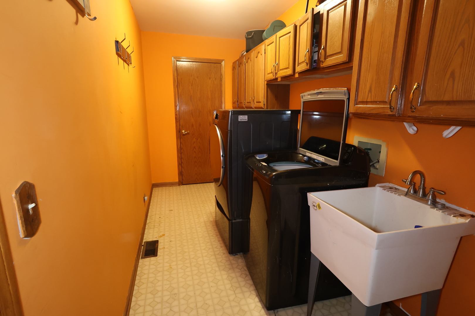 2166 Jordan Lane Property Photo 8