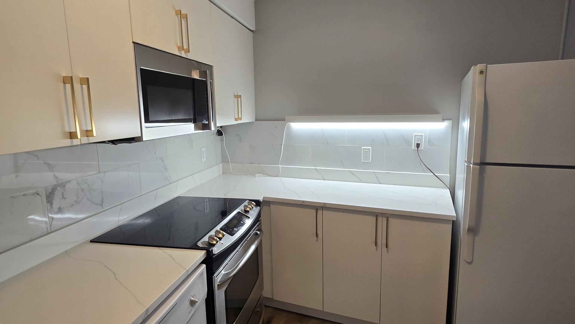300 N State Street 3132 Property Photo 6