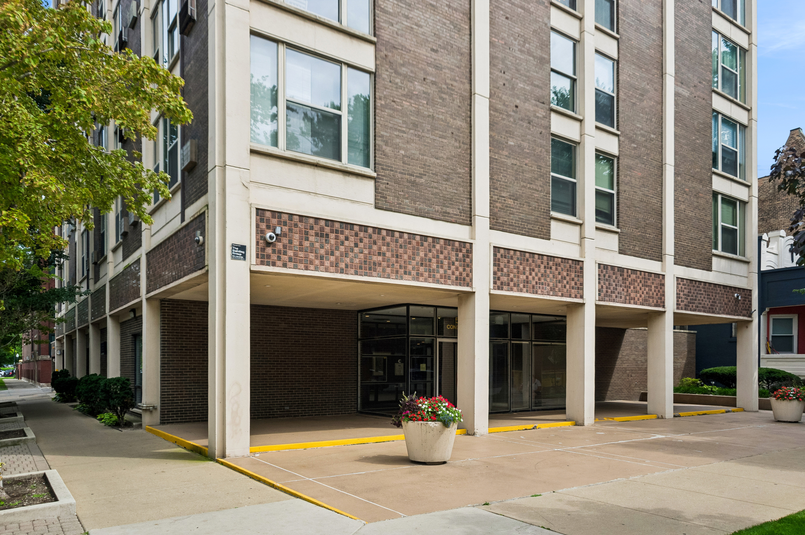 5401 S Hyde Park Boulevard 401 Property Photo 2