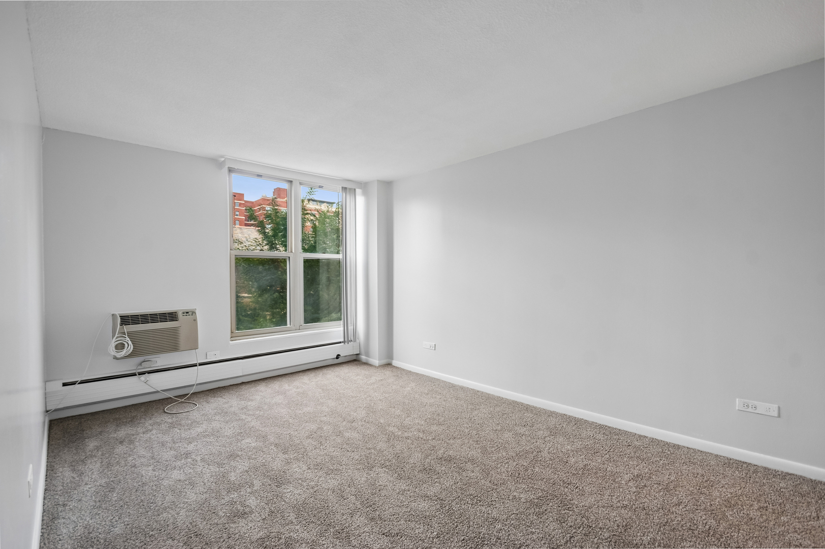 5401 S Hyde Park Boulevard 401 Property Photo 11