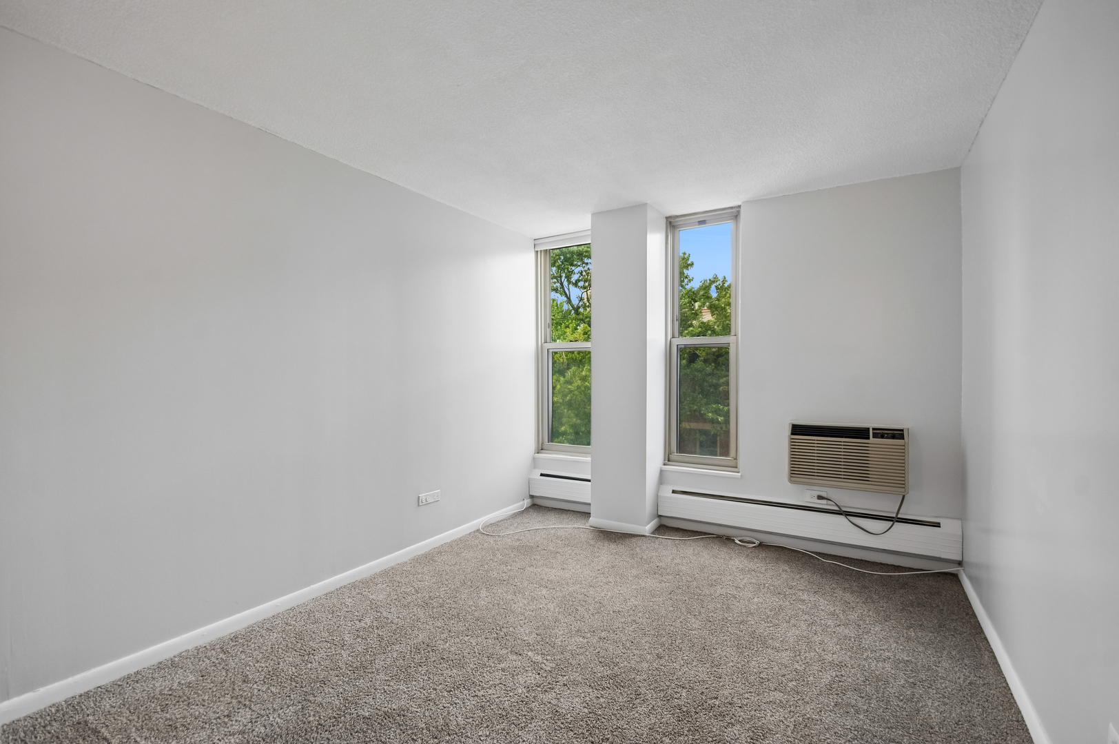 5401 S Hyde Park Boulevard 401 Property Photo 14