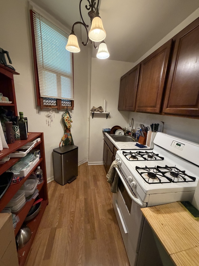 6225 N Francisco Avenue G Property Photo 4