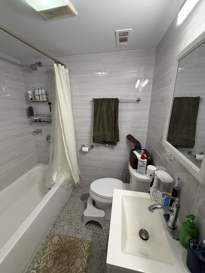 6225 N Francisco Avenue G Property Photo 9