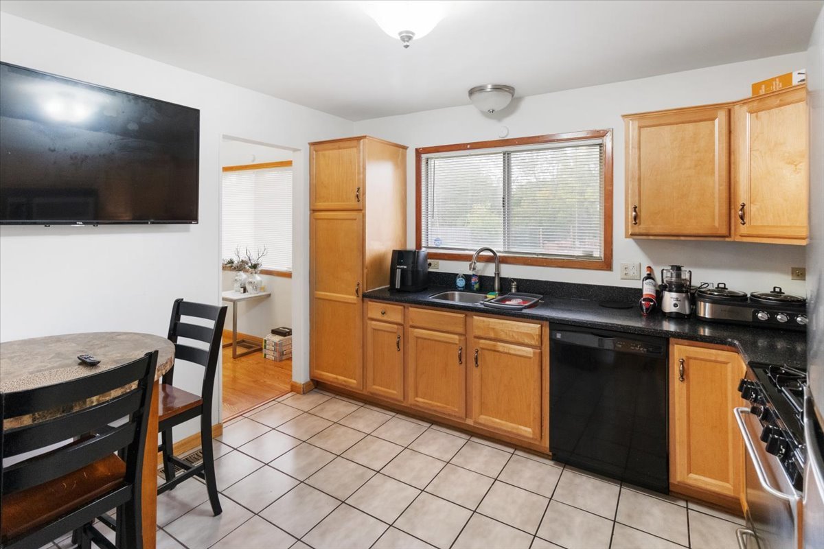 5646 Fernwood Court Property Photo 6