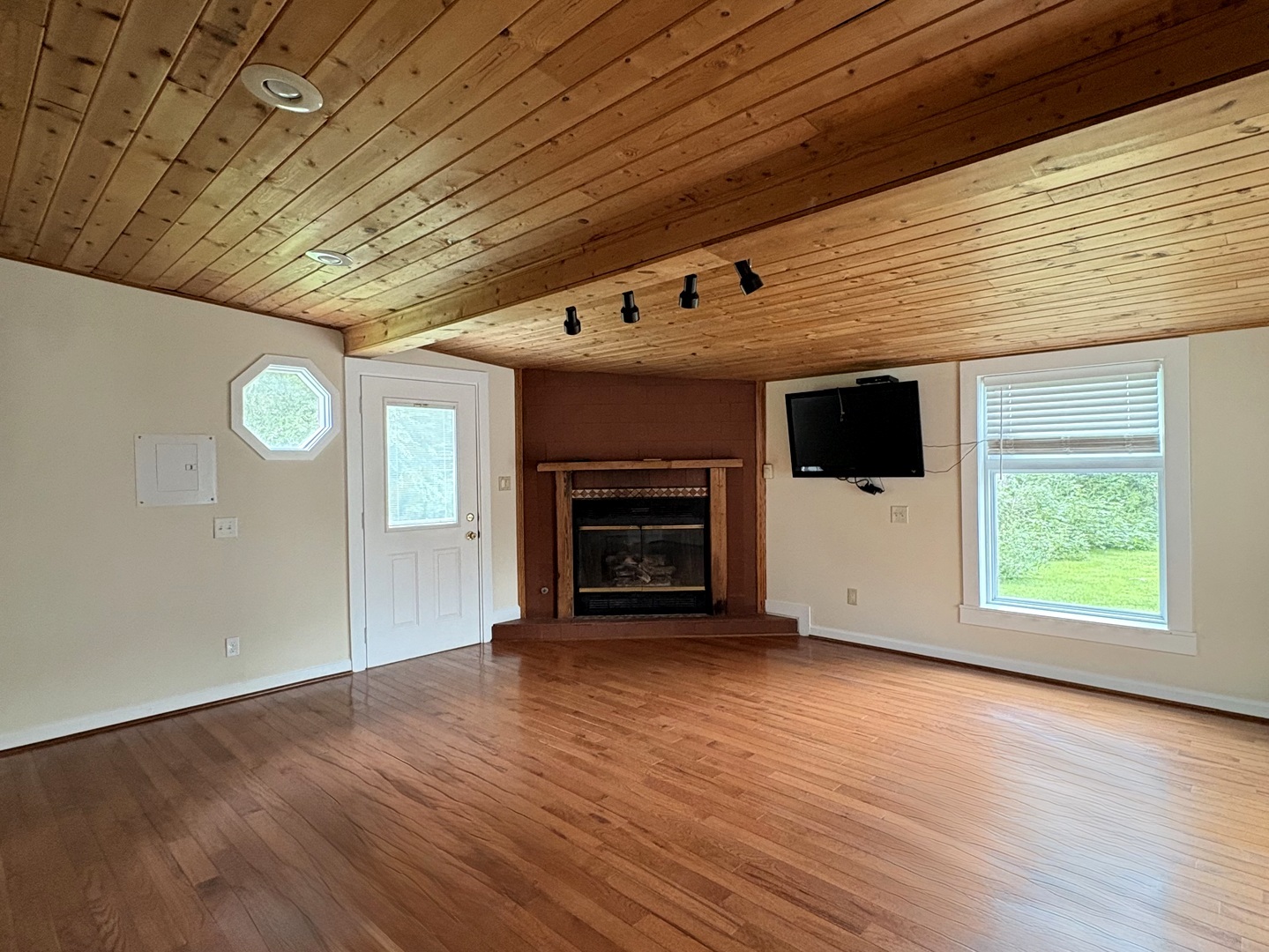 463 Howard Street Property Photo 6