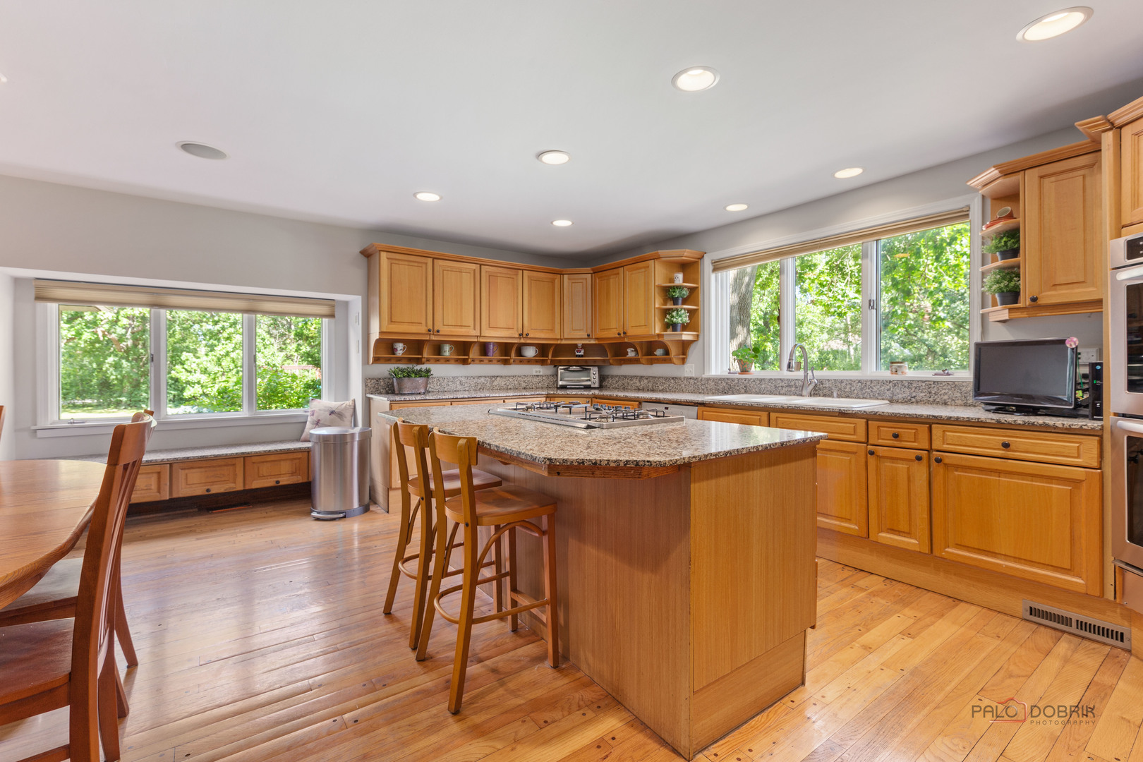 1380 Valley Road Property Photo 10