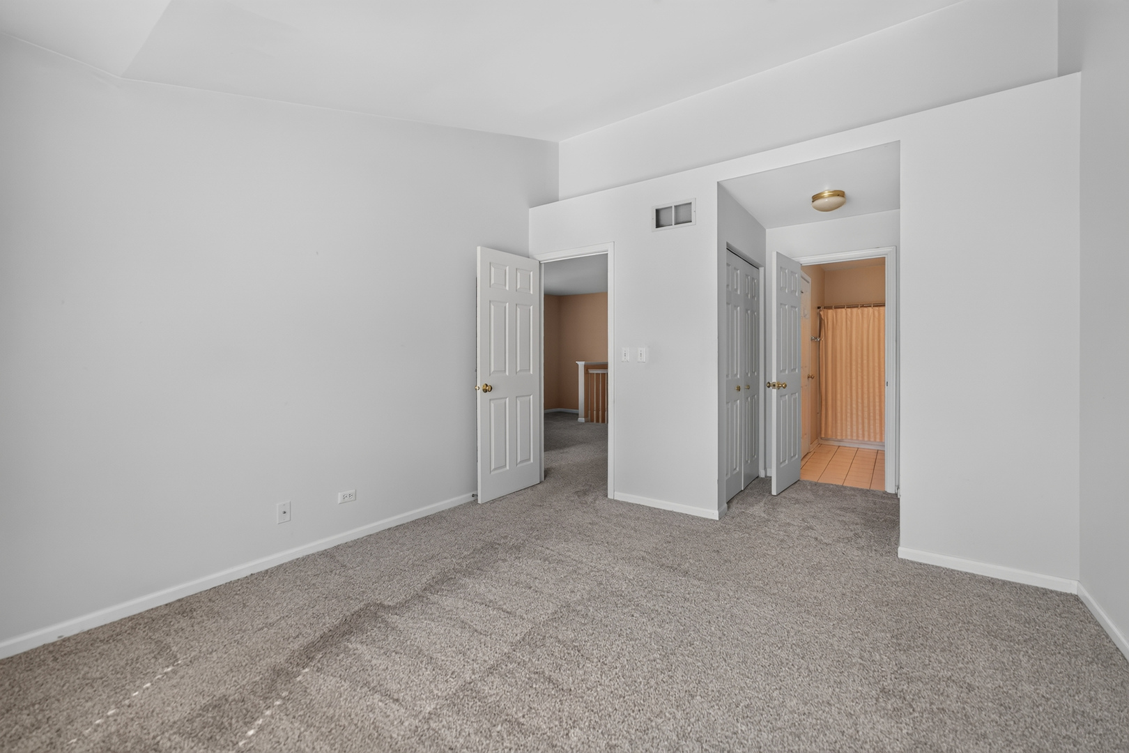 319 Windsor Court B Property Photo 15