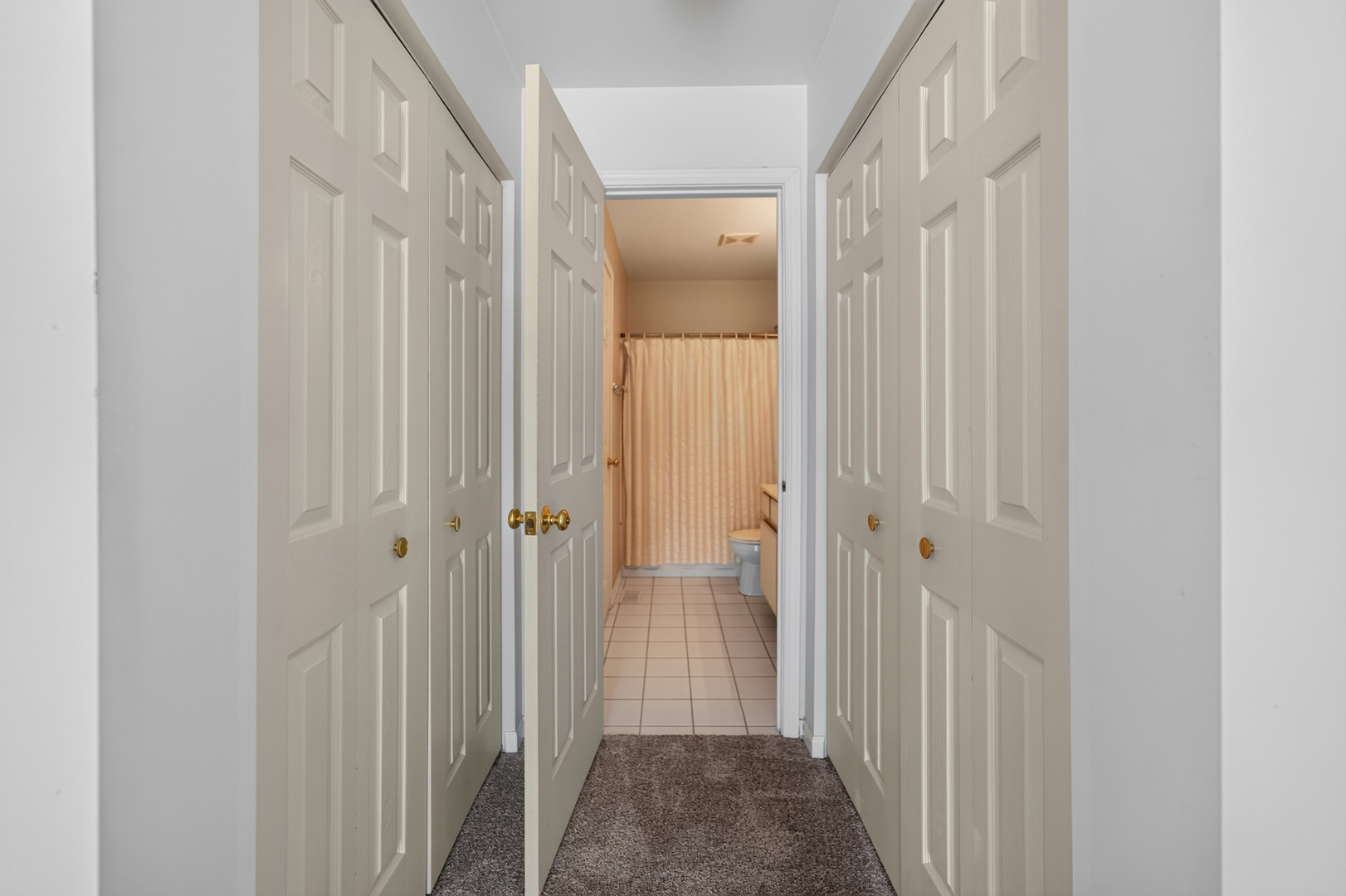 319 Windsor Court B Property Photo 16