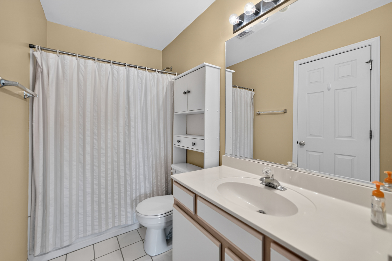 319 Windsor Court B Property Photo 17