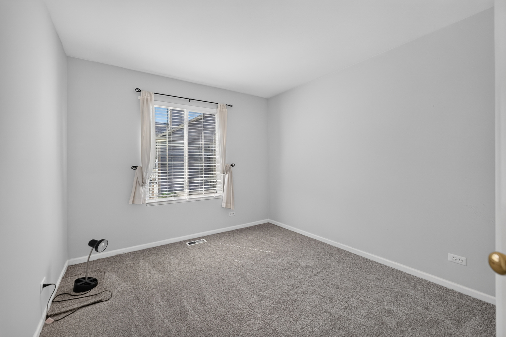 319 Windsor Court B Property Photo 18