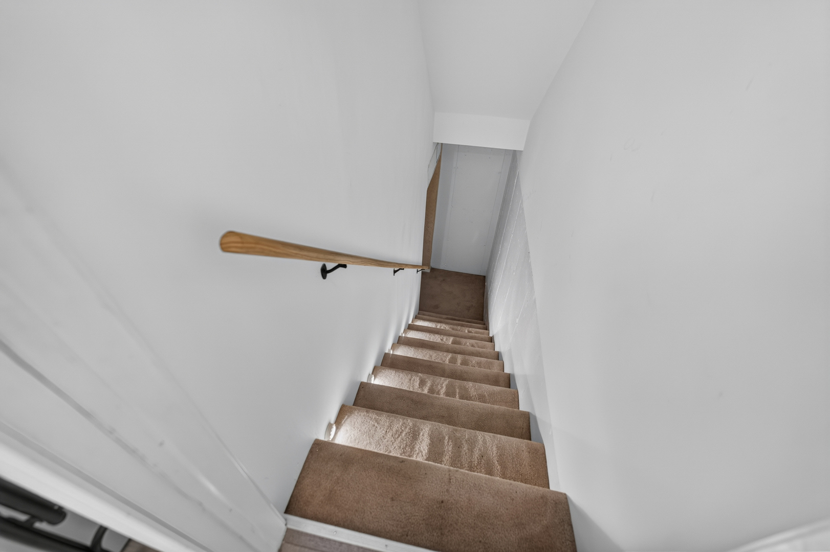 319 Windsor Court B Property Photo 19