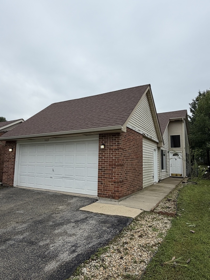 1009 PHEASANT RUN Lane Property Photo 1