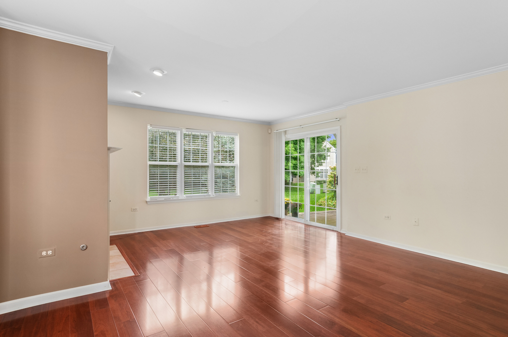 2911 Bartlett Court 104 Property Photo 6