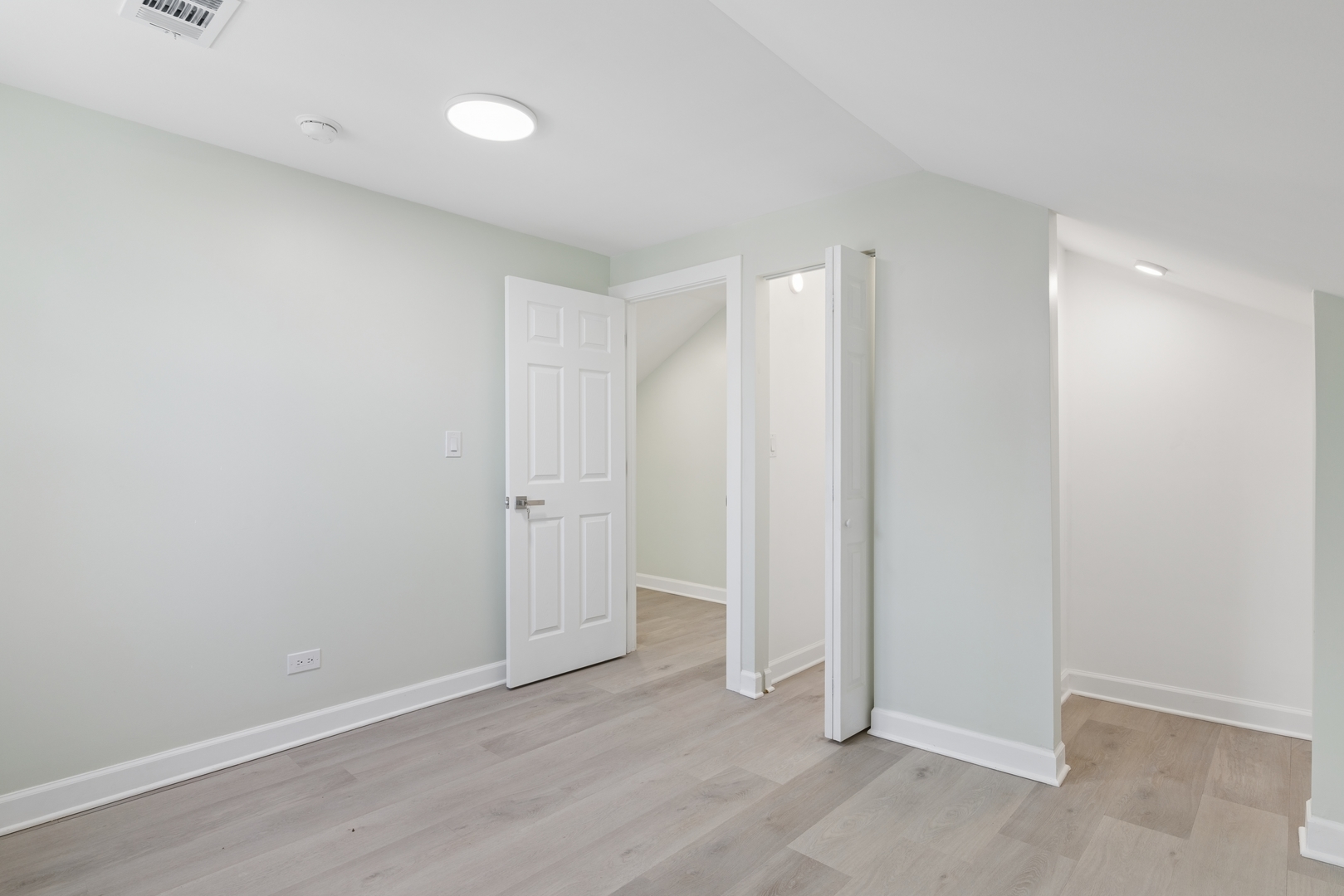 6347 S Kenneth Avenue Property Photo 20