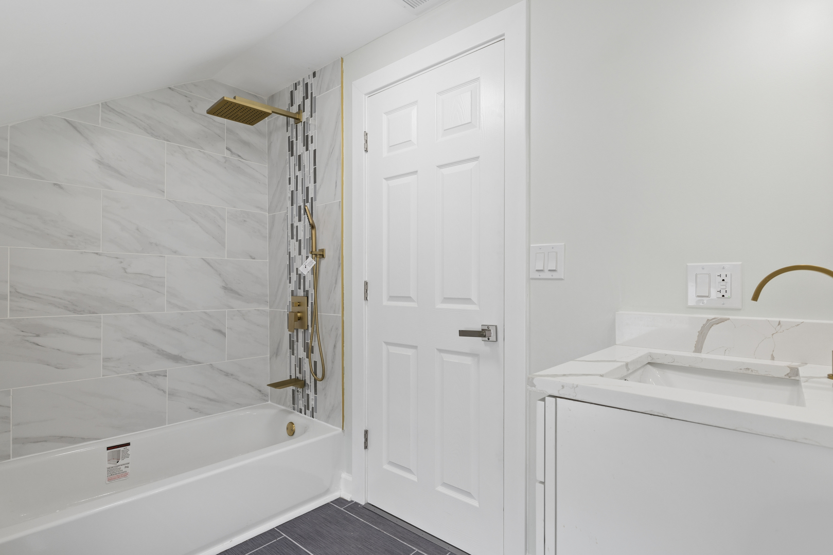 6347 S Kenneth Avenue Property Photo 21