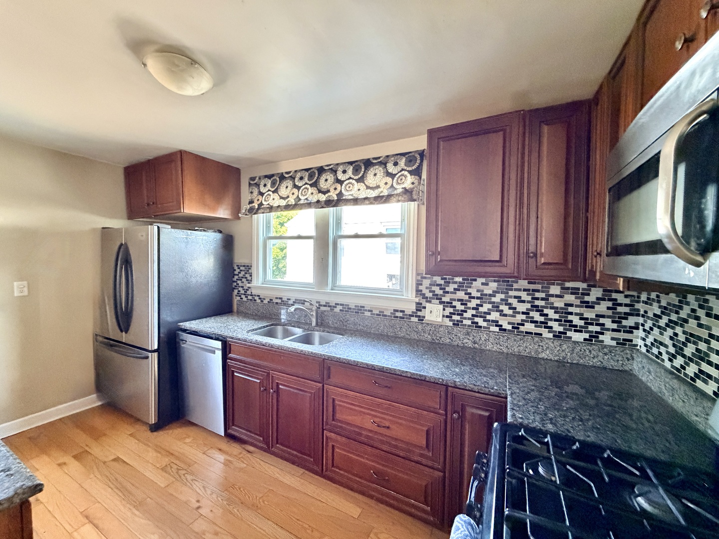 10806 S Whipple Street Property Photo 6