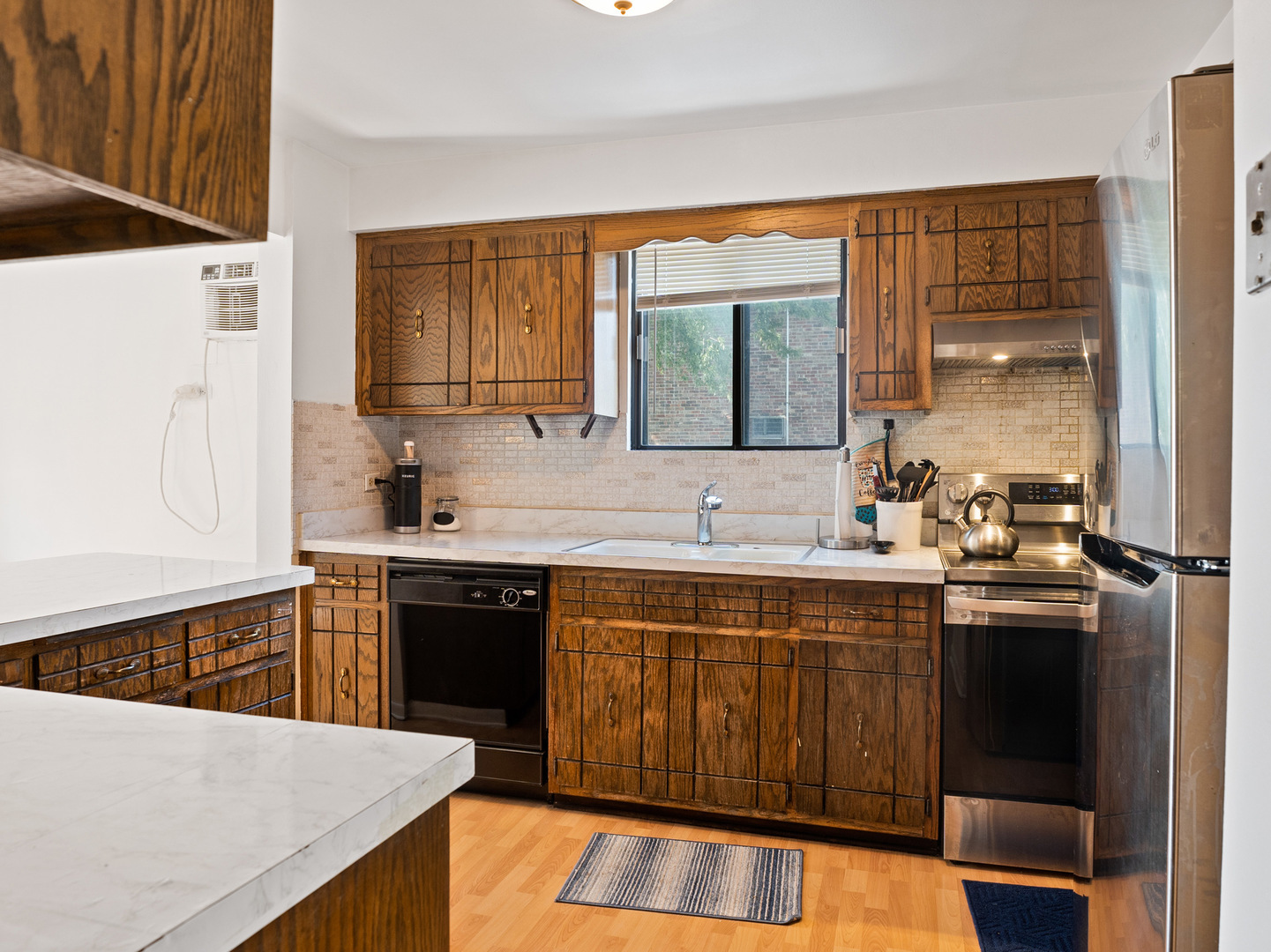 9645 Ridgeland Avenue 201 Property Photo 8