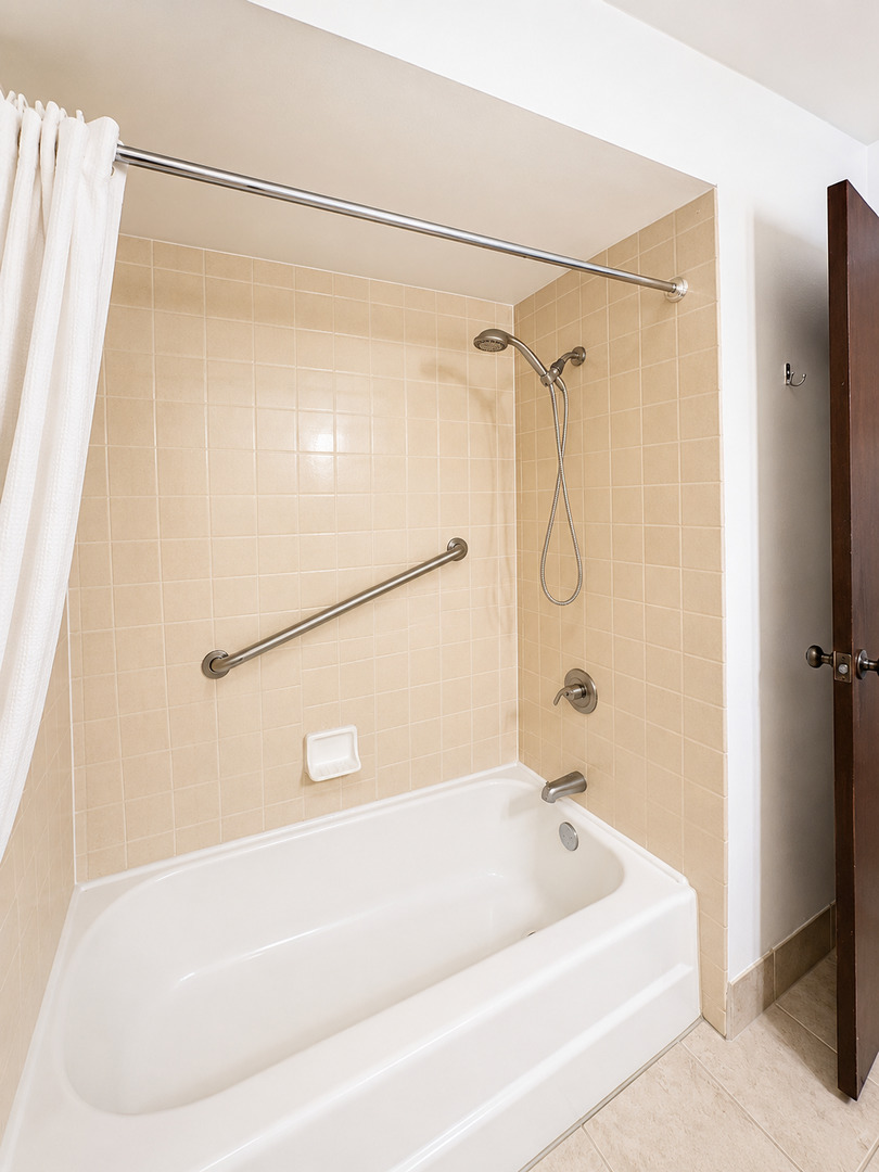 5733 W 103rd Street 2w Property Photo 6