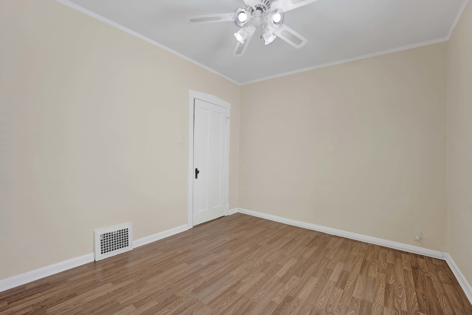 2419 W Berenice Avenue Property Photo 10