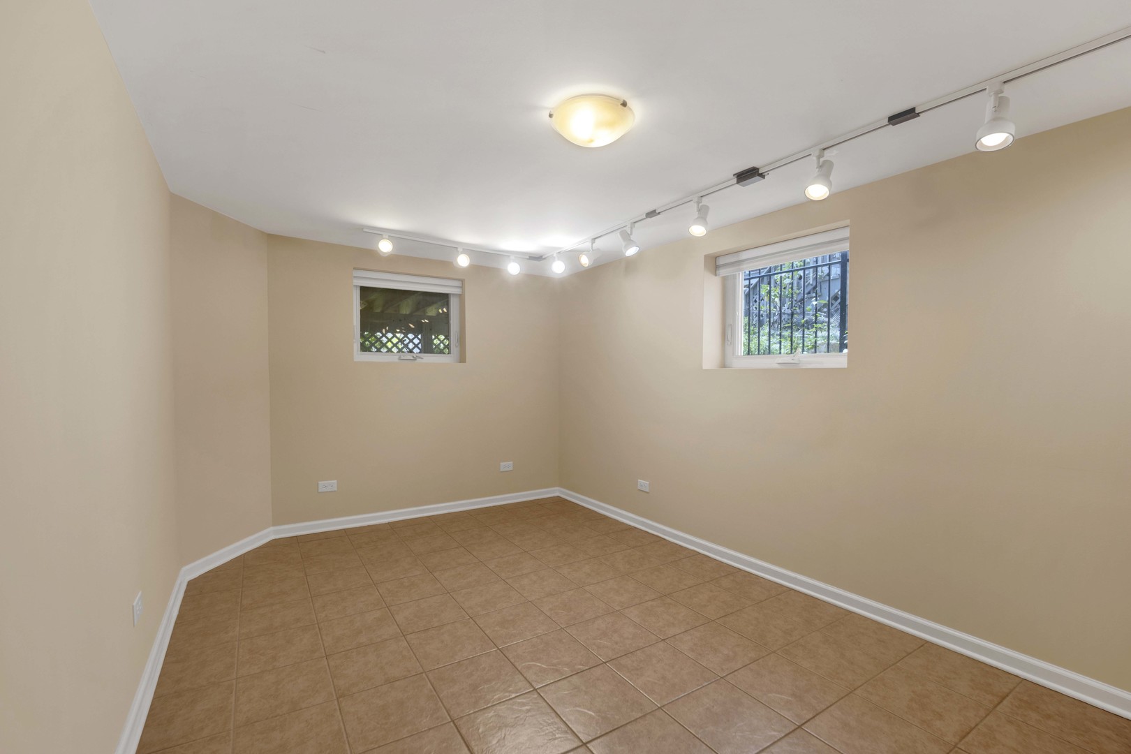 2419 W Berenice Avenue Property Photo 20