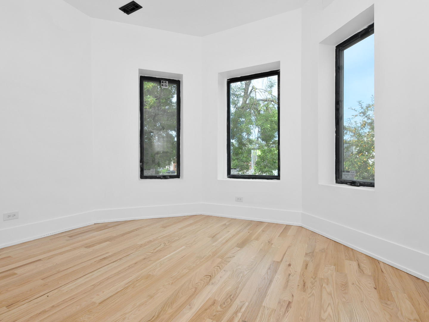 7125 S Drexel Avenue Property Photo 10
