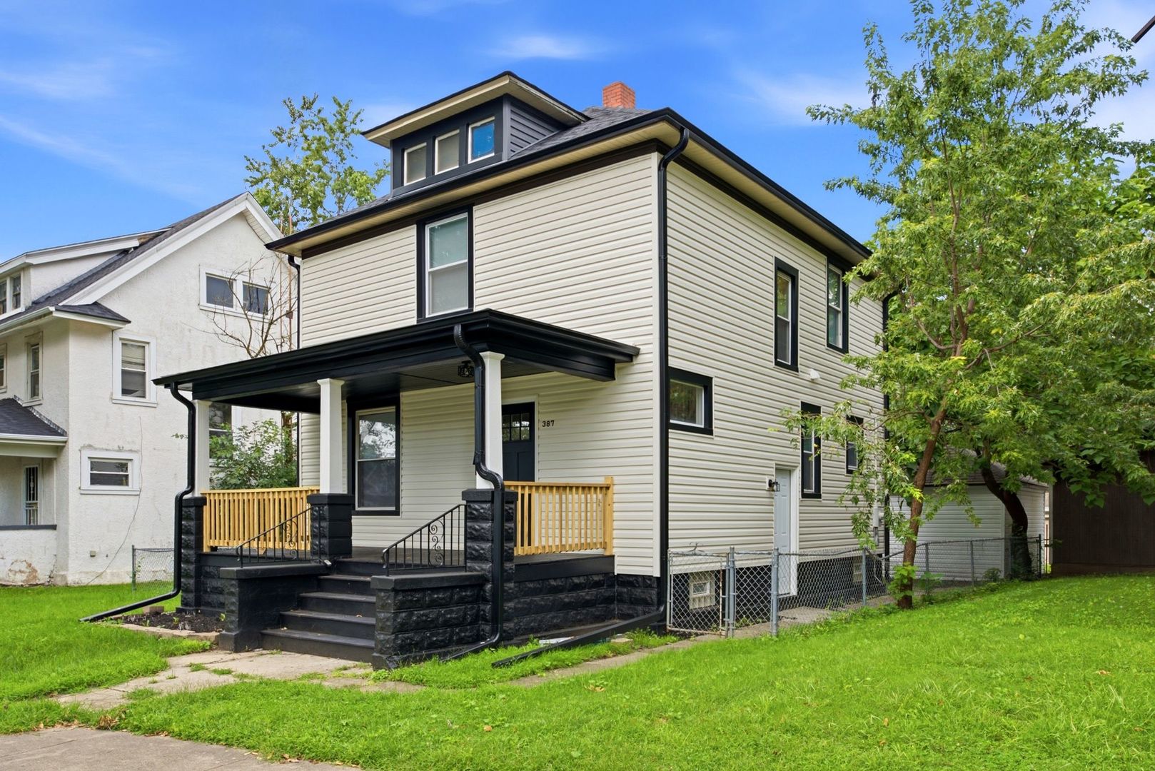 387 S Evergreen Avenue Property Photo 1
