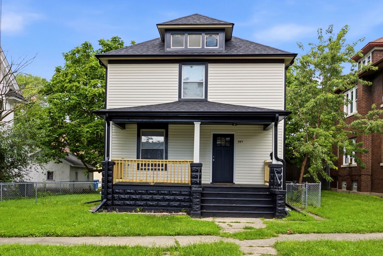 387 S Evergreen Avenue Property Photo 2