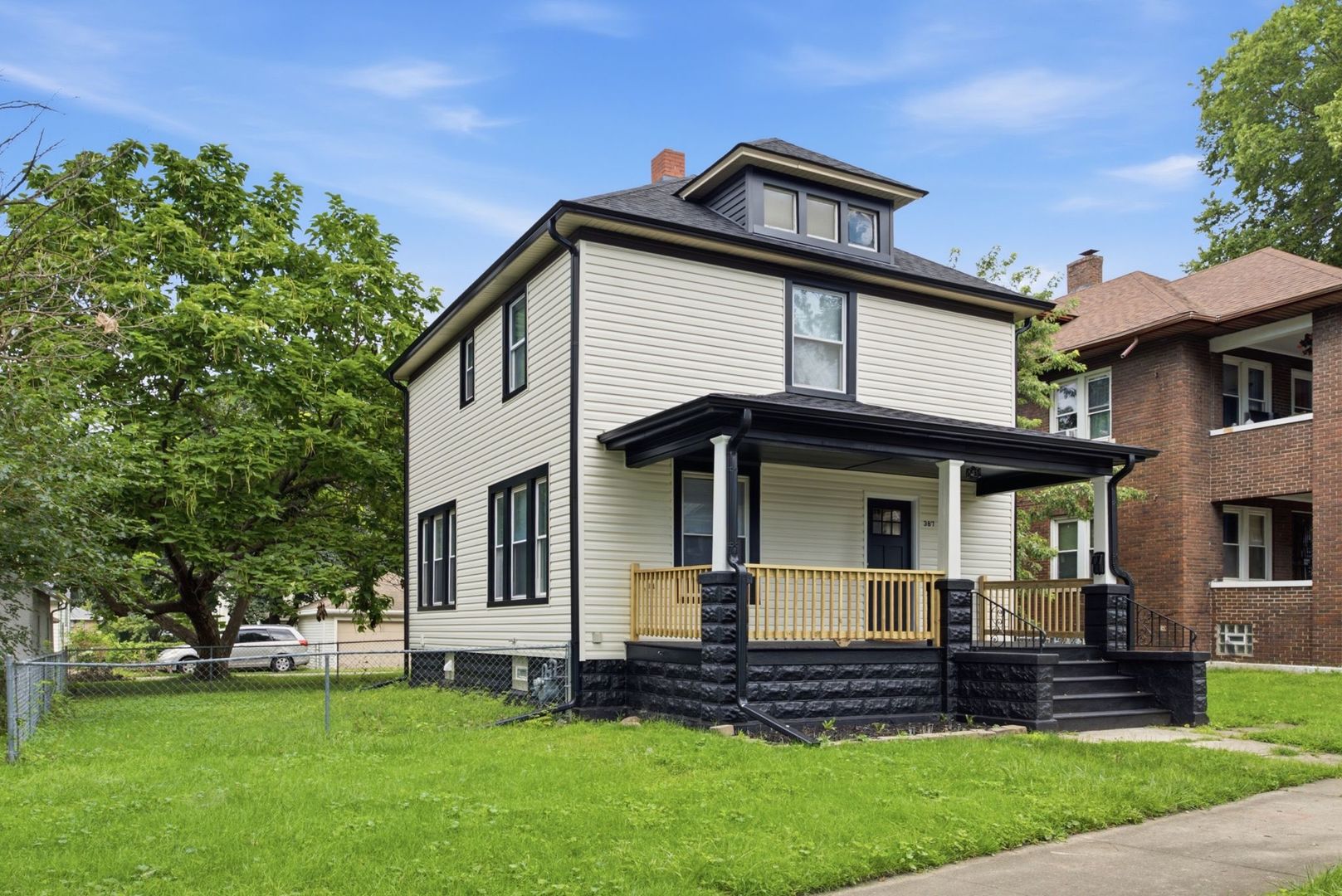 387 S Evergreen Avenue Property Photo 3