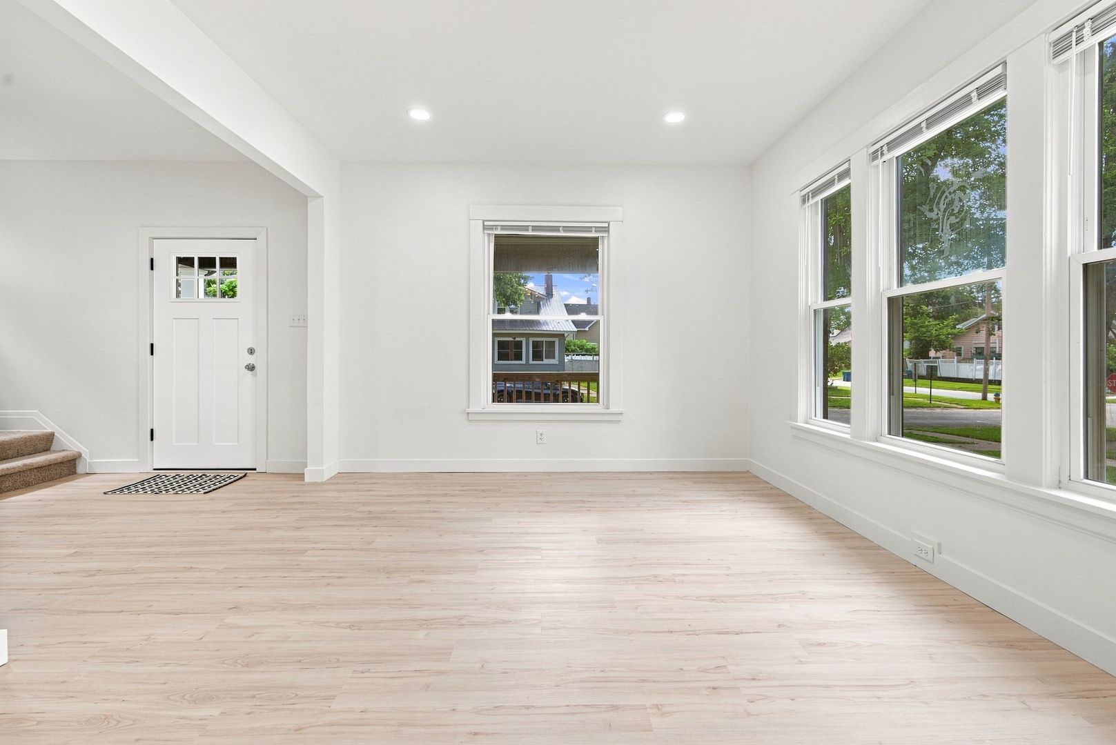 387 S Evergreen Avenue Property Photo 6