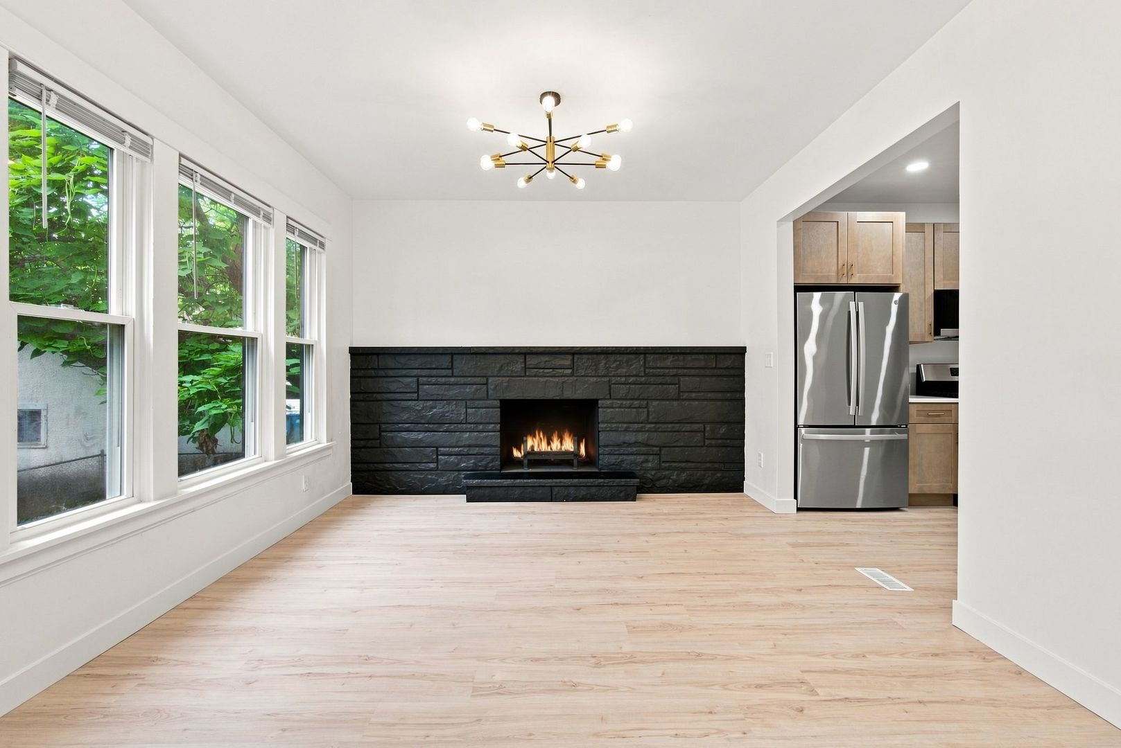 387 S Evergreen Avenue Property Photo 9