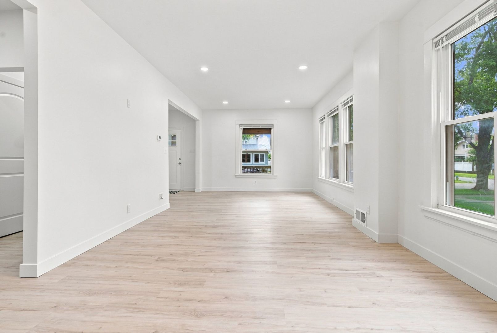 387 S Evergreen Avenue Property Photo 10