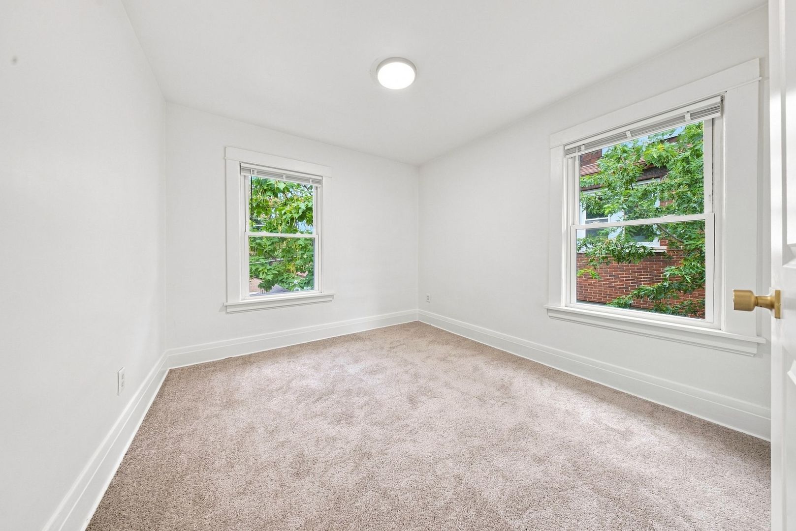 387 S Evergreen Avenue Property Photo 17