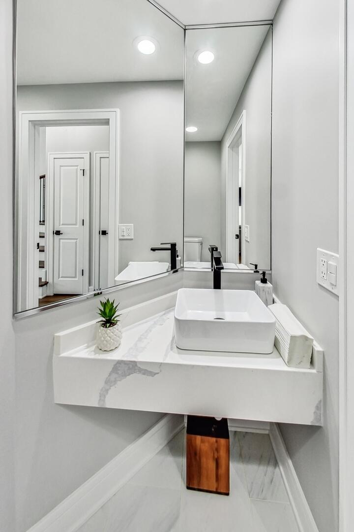 1002 Arbor Court Property Photo 9