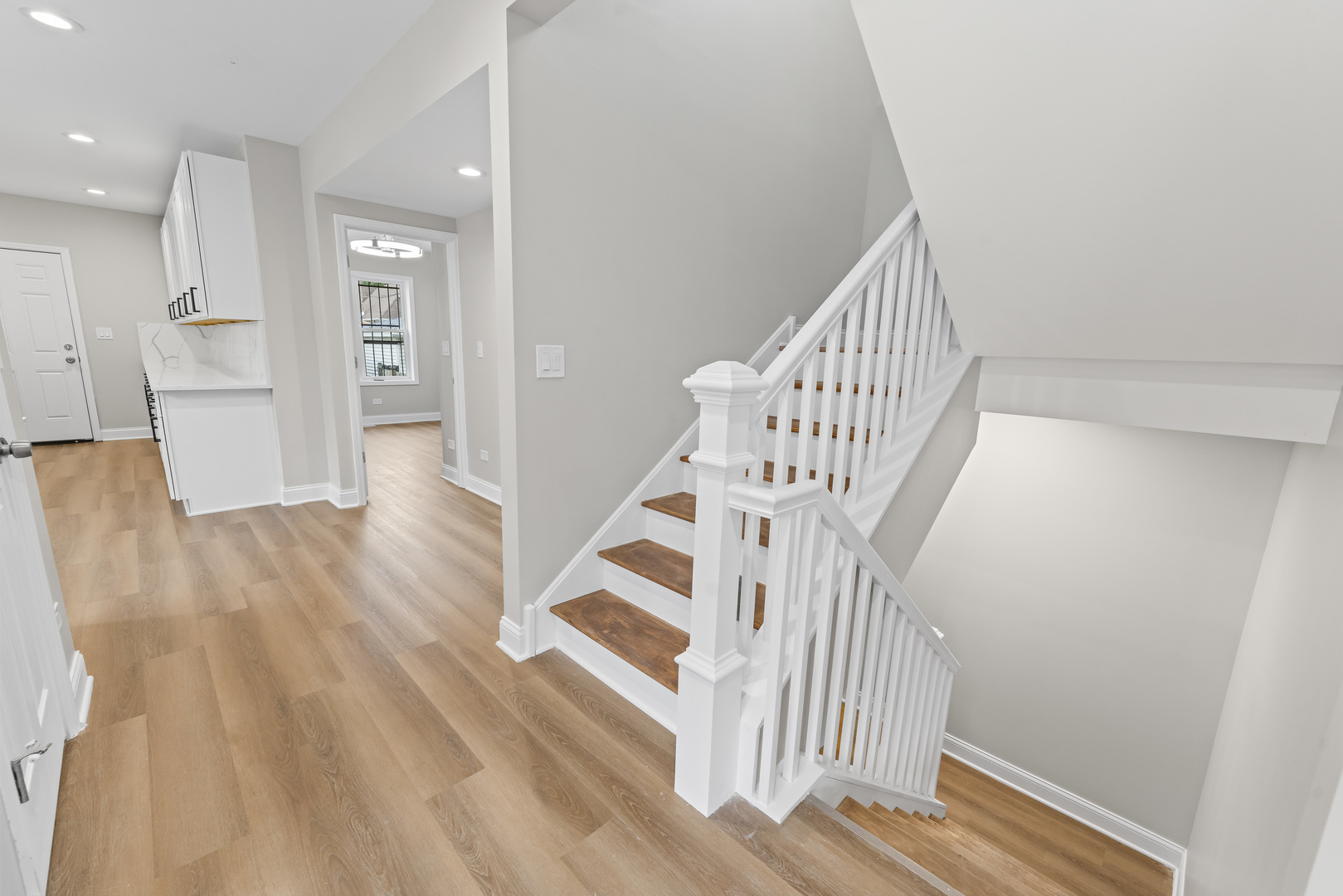 1653 W 92nd Street Property Photo 6