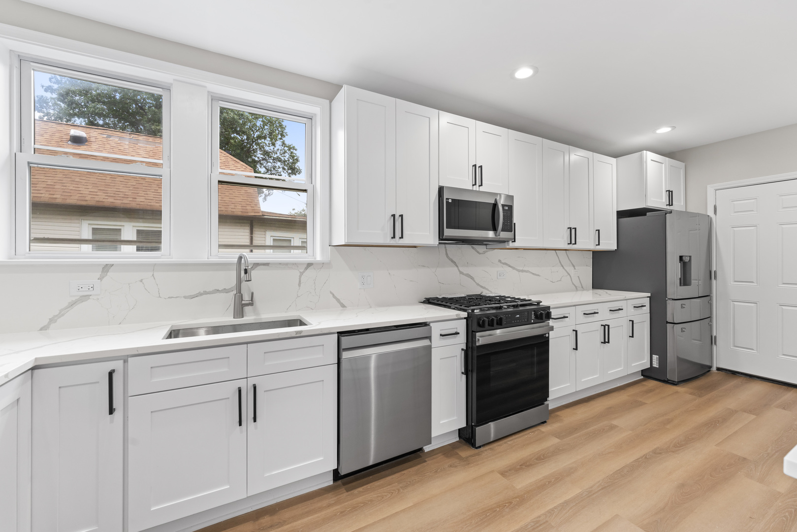 1653 W 92nd Street Property Photo 8