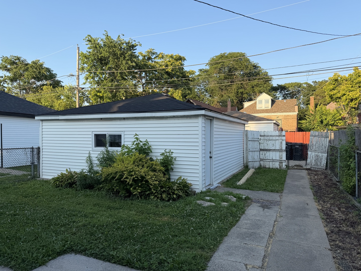 8753 S Laflin Street Property Photo 16