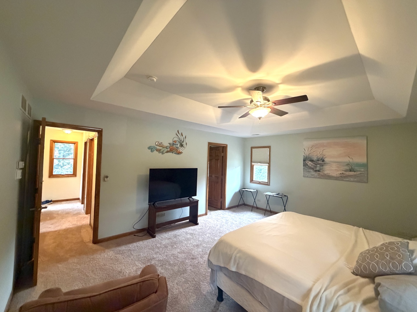 285 E Montrose Avenue Property Photo 7
