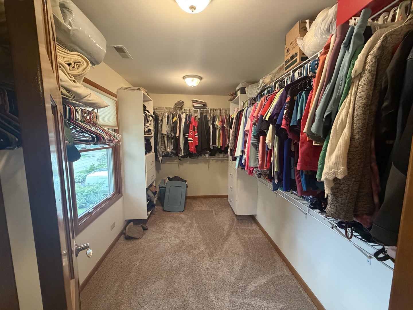 285 E Montrose Avenue Property Photo 10