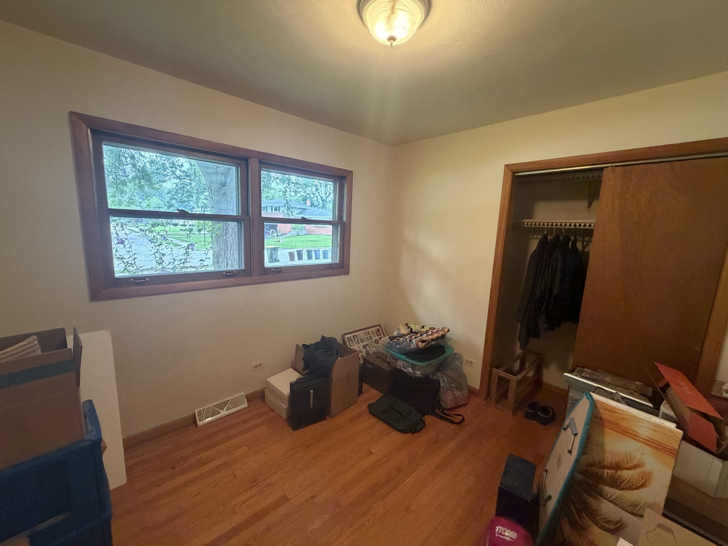 285 E Montrose Avenue Property Photo 12