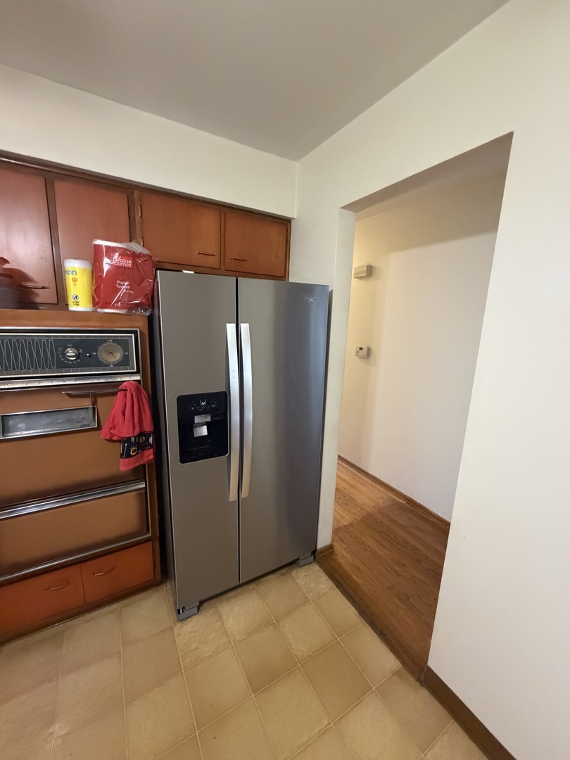 285 E Montrose Avenue Property Photo 14