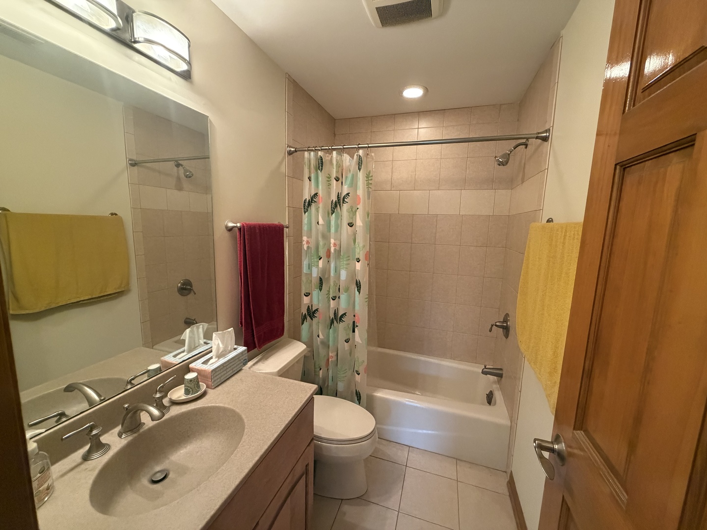 285 E Montrose Avenue Property Photo 19