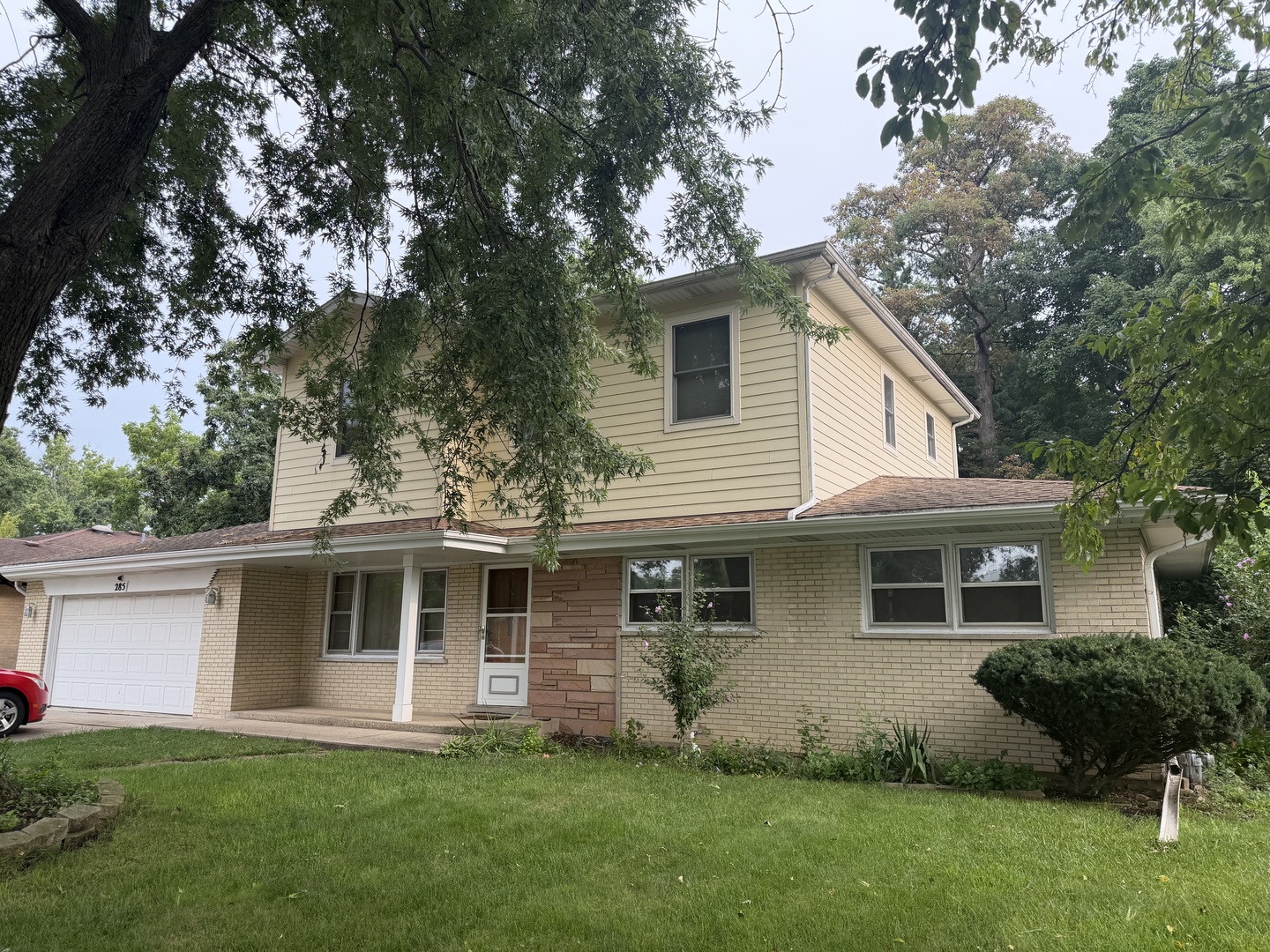 285 E Montrose Avenue Property Photo 21