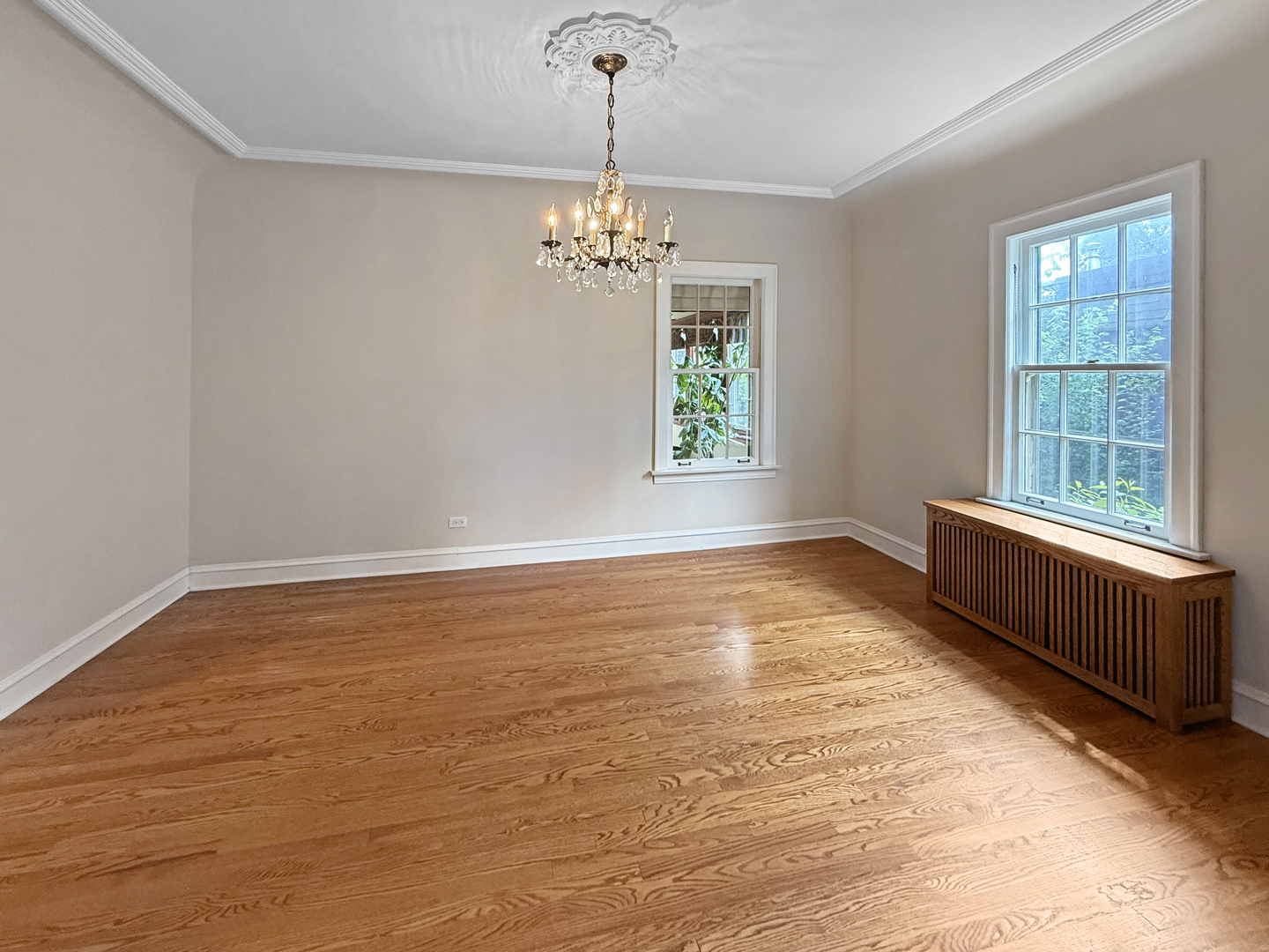 1016 Belleforte Avenue Property Photo 8