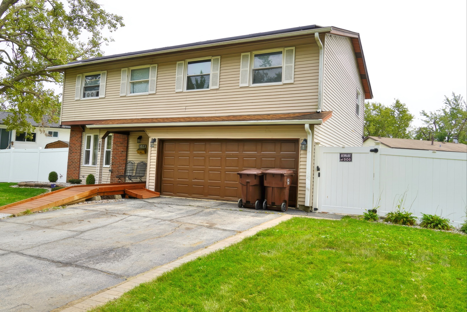 1023 Ashridge Lane Property Photo 2