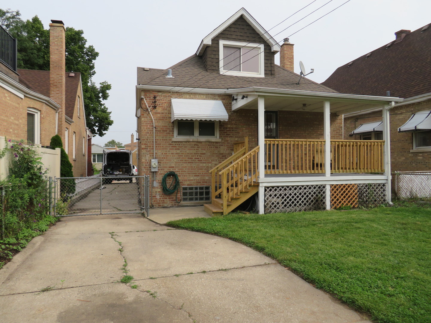 6957 W Fletcher Street Property Photo 2