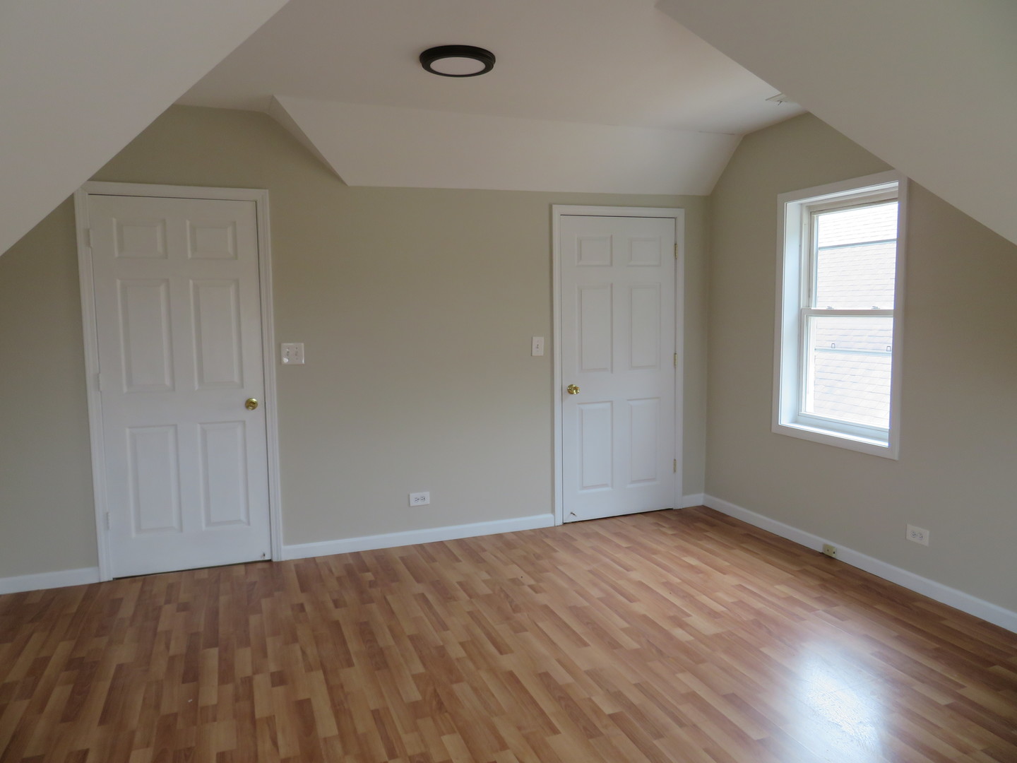 6957 W Fletcher Street Property Photo 8
